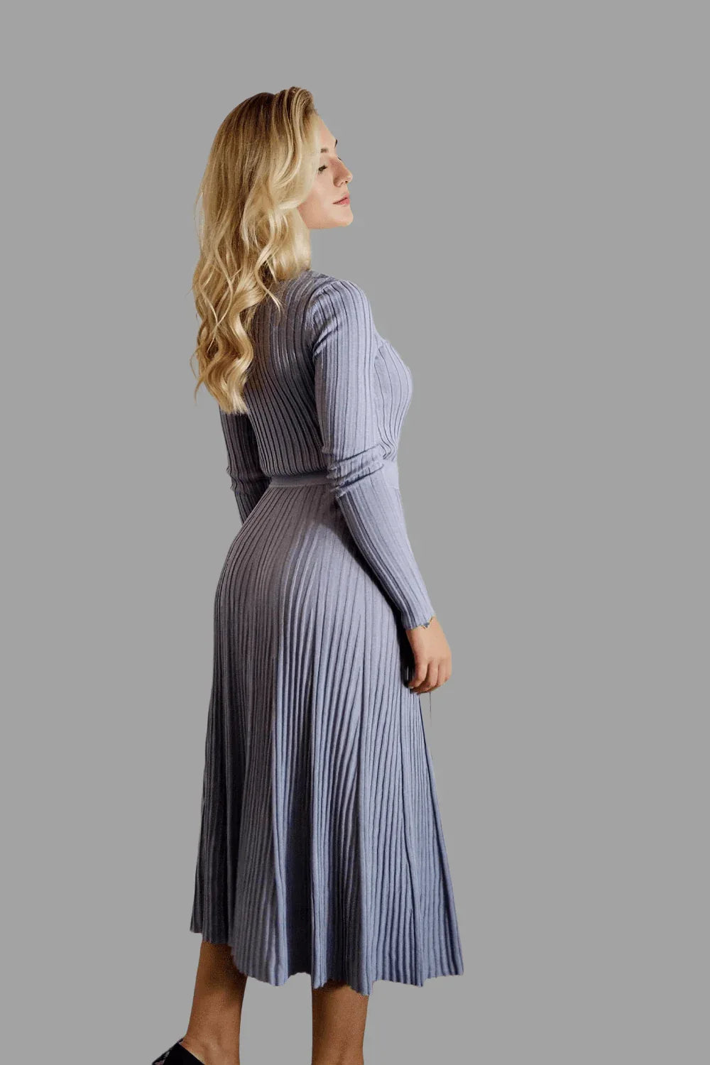 Pearl grey silk cashmere ribbed co-ord, back view