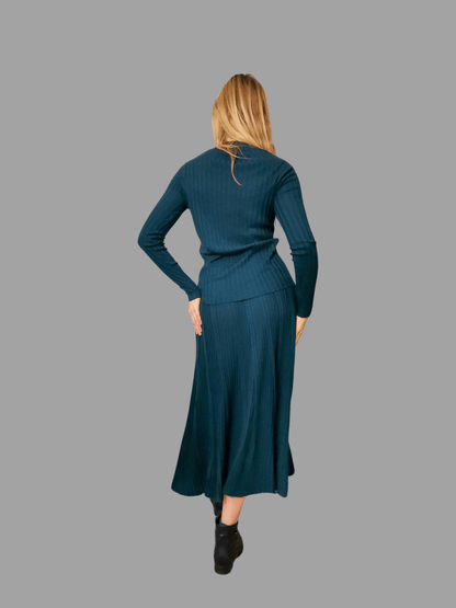 Cashmere Silk Blend Ribbed Knitwear Top and A line long Skirt with pleated detail Green