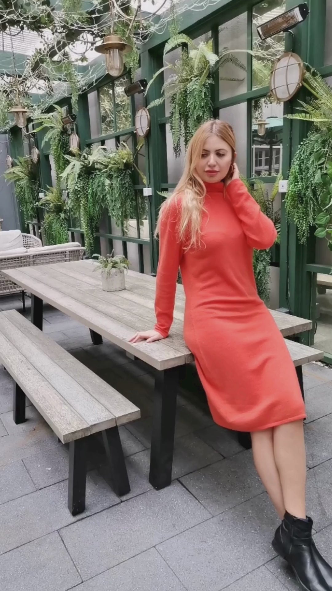 100 % Kaschmir Damen-Strickkleid aus reinem Kaschmir in Hot Orange