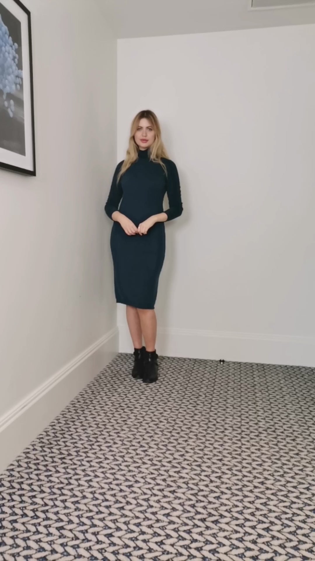 Robe longueur genou à col roulé et mélange de laine et de cachemire Elegance